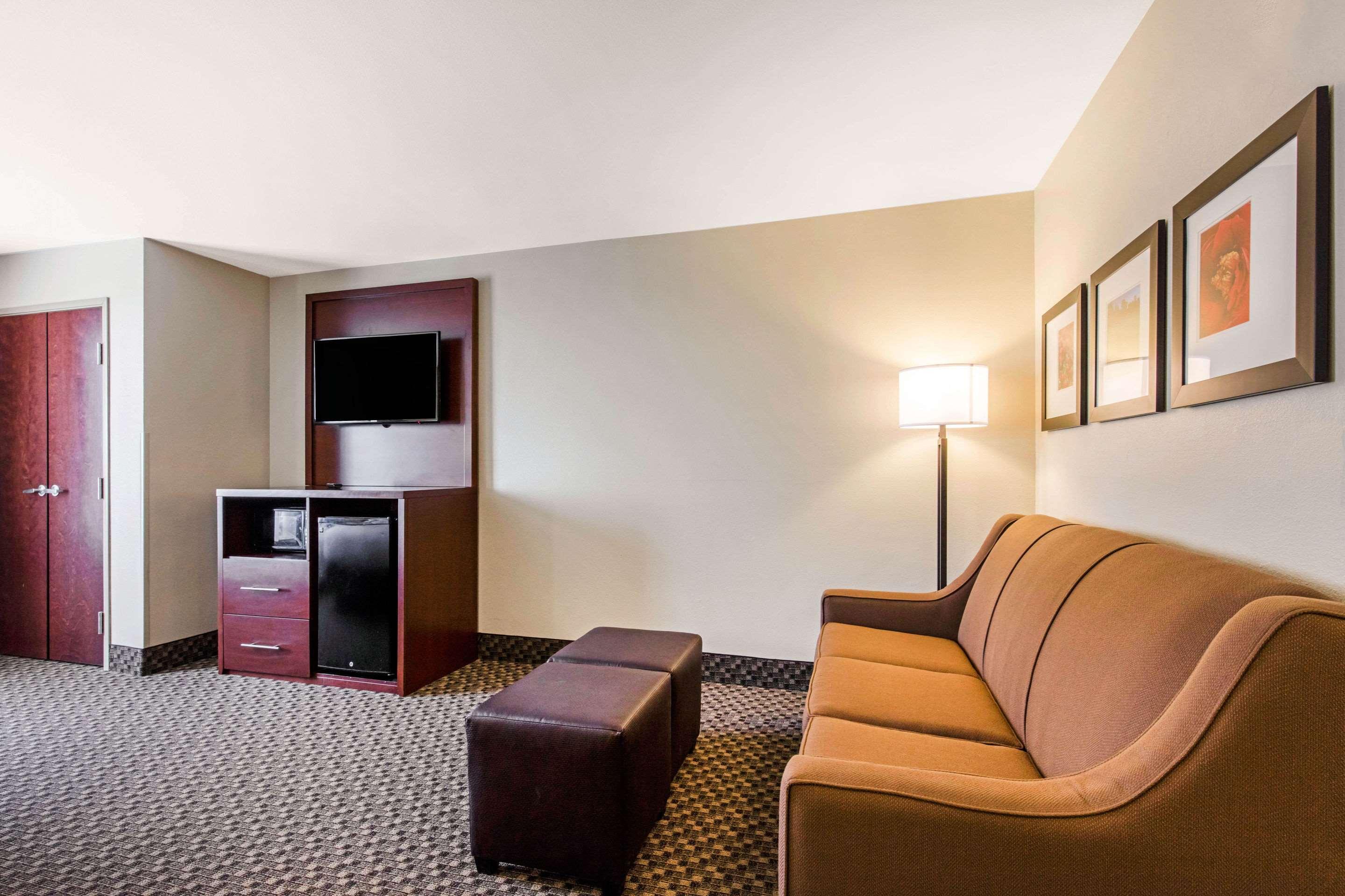 Comfort Suites Tuscaloosa Near University Exterior photo