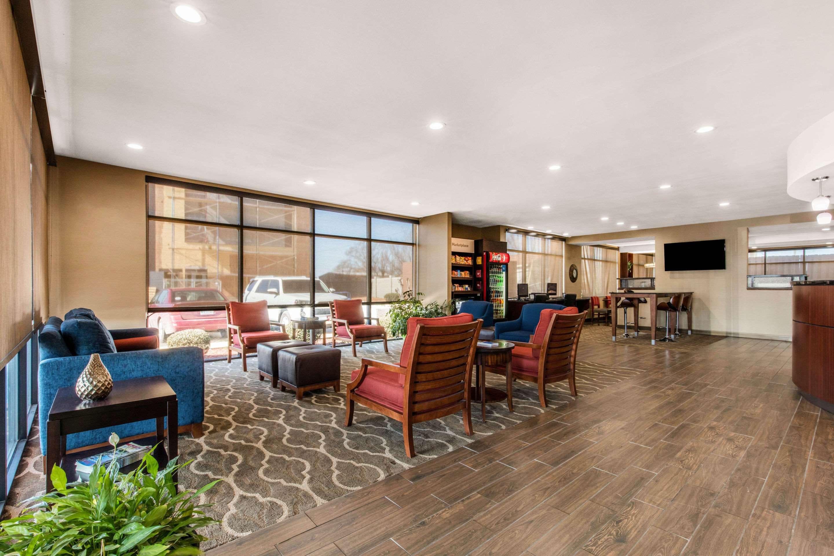Comfort Suites Tuscaloosa Near University Exterior photo
